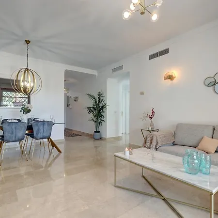 아파트 Aloha Gardens In Puerto Banus 마르베야